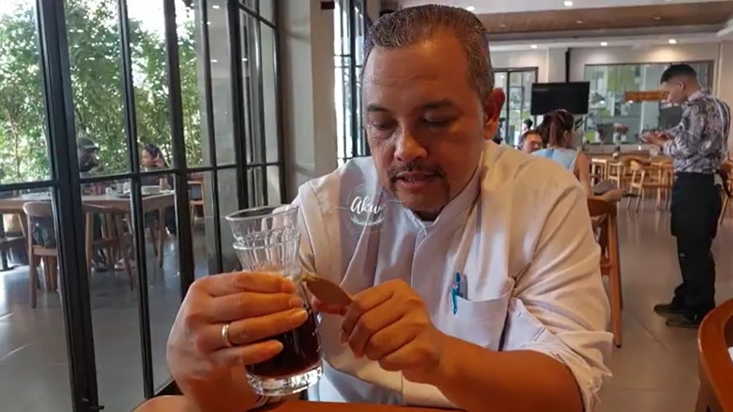 Kohitala di Kopi-Q Mekarsari: Coldbrew Botol Lucu dan V60 Danau Toba Rasa Peach